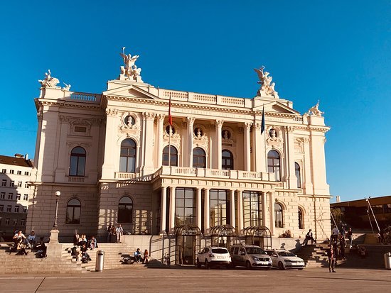 Tòa nhà Operhaus Zürich